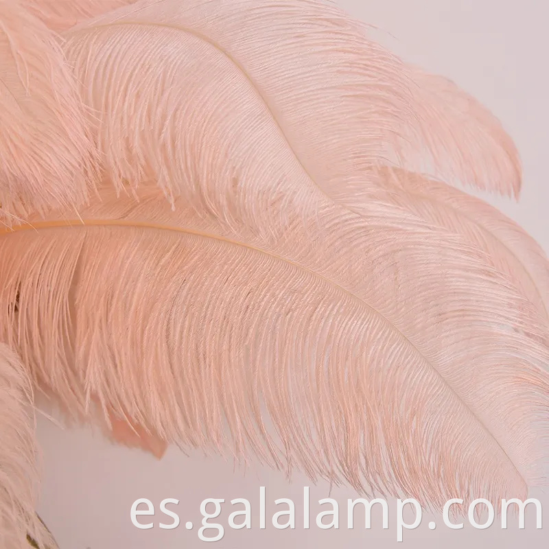 Lámpara de piso de palmera moderna elegante con plumas de cobre